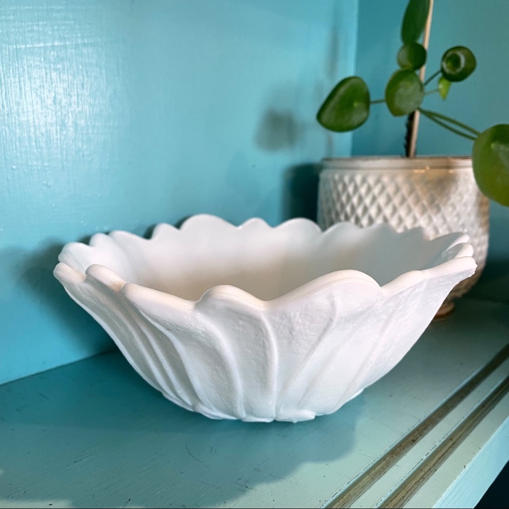 Vintage Indiana Milk Glass Lily Pons Sunflower Serving Bowl 7” Farmhouse Rustic